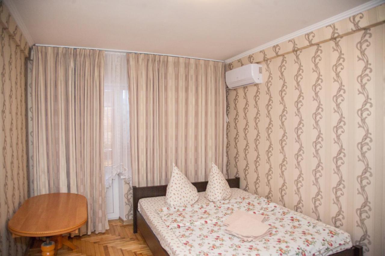 1 Room Apart On Str. Ukrainskaya 34 Zaporizhia Exterior photo